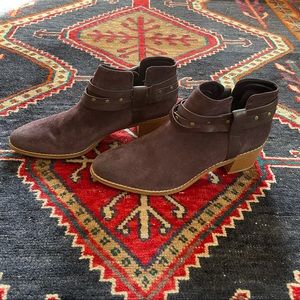 Clarks suede boots